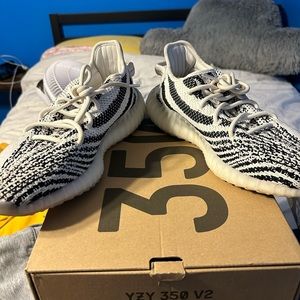 adidas Yeezy Boost 350 V2 Zebra size 10 w/Originalbox used
